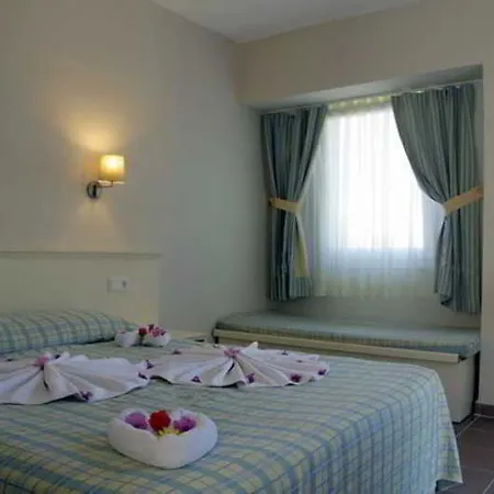 מלון The Blue Lagoon Deluxe 3*