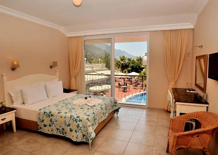 מלון The Blue Lagoon Deluxe 3*