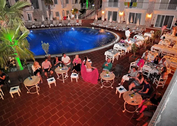 The Blue Lagoon Deluxe מלון אולודניץ