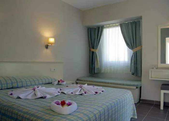 מלון The Blue Lagoon Deluxe 3*