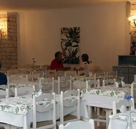 蓝色潟湖豪华酒店 3*