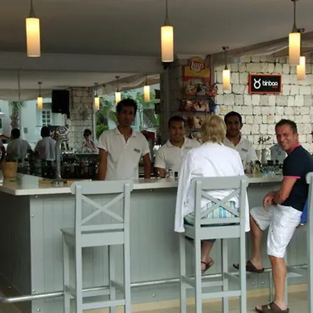 酒店 蓝色潟湖豪华酒店 厄吕代尼兹