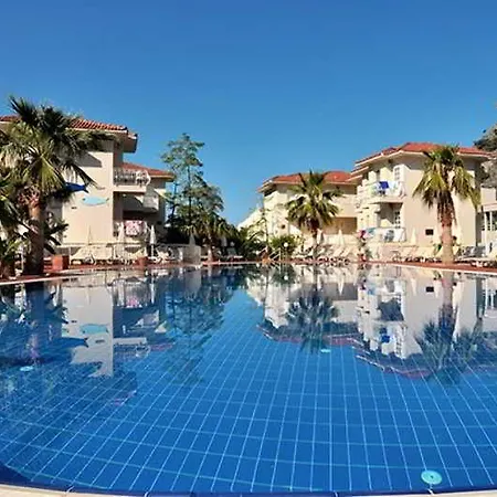 蓝色潟湖豪华酒店 3*