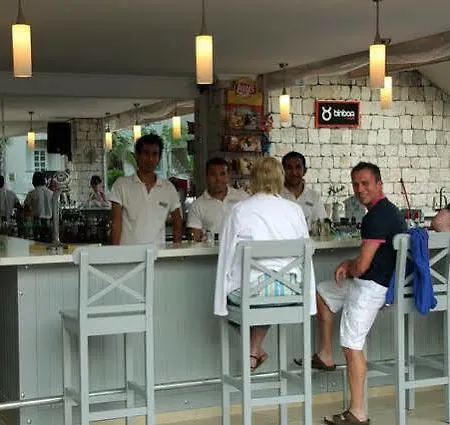 蓝色潟湖豪华酒店 酒店 3*